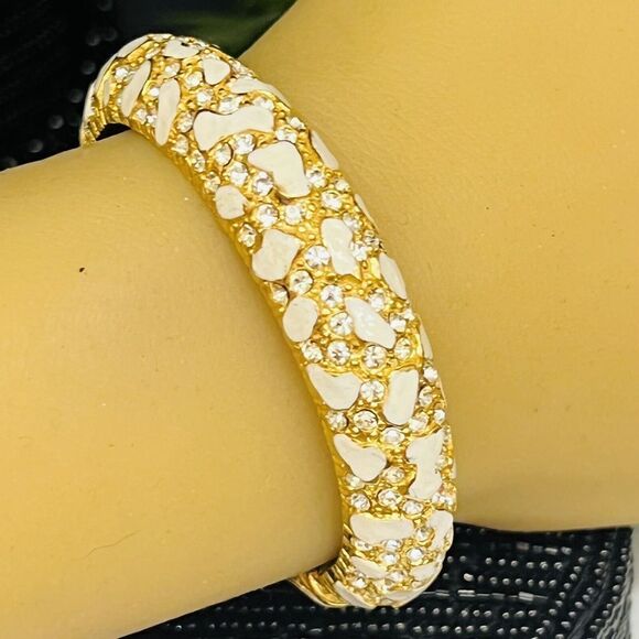 Beautiful Sparkling Flowers Off White Gold Enamel Hinged Bangle Bracelet 4515 - Picture 1 of 5
